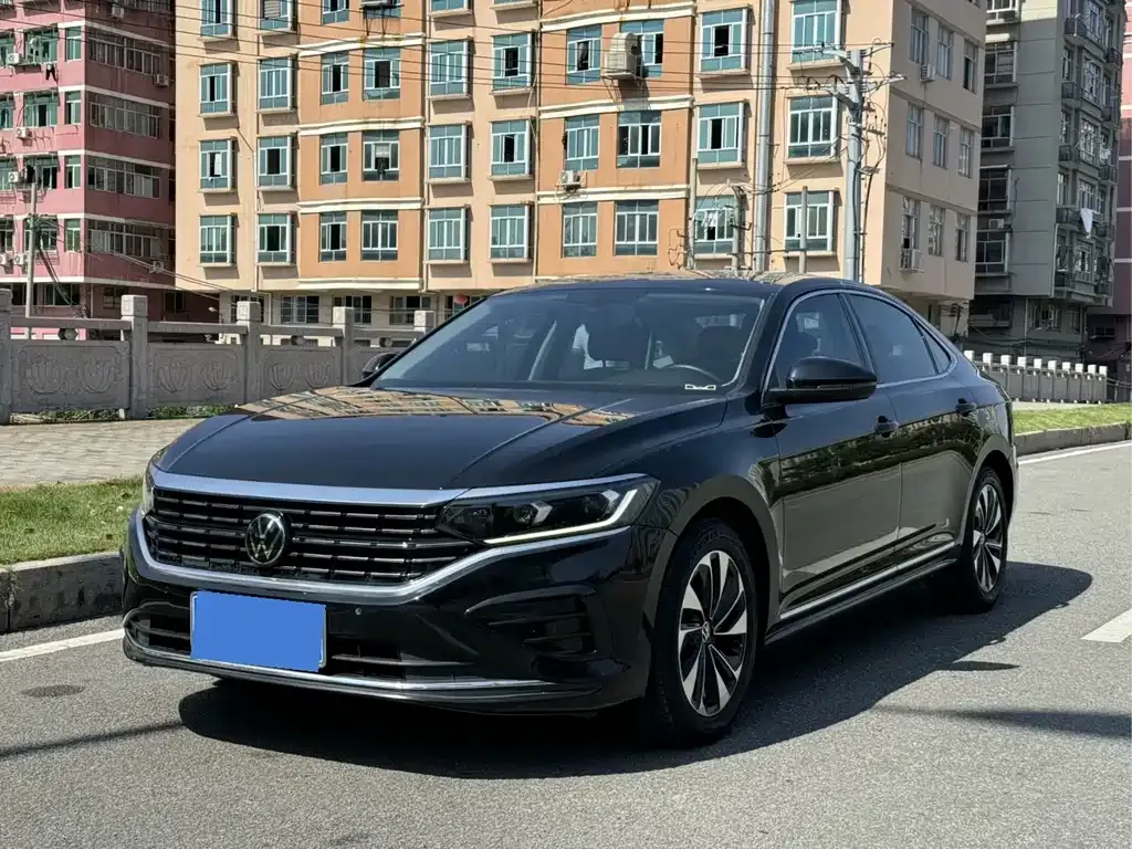 Volkswagen Passat — фото 1