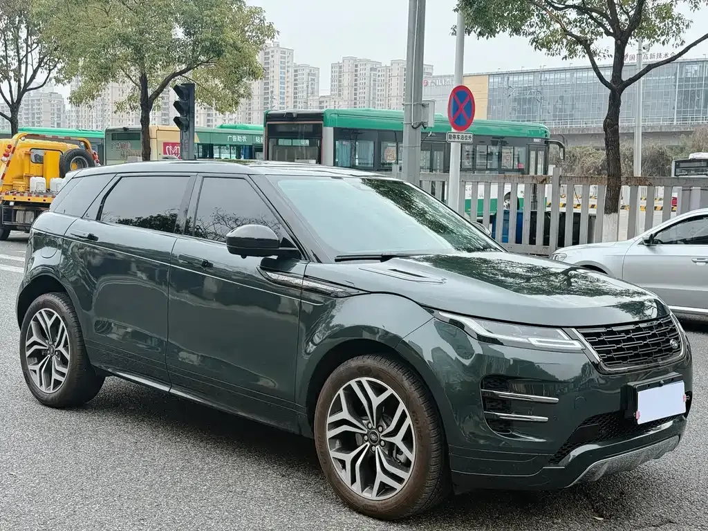 Land Rover Evoque — фото 1