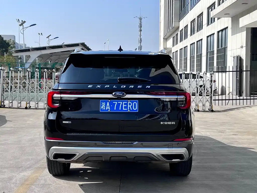 Ford Explorer 2024 из CN, фото 2