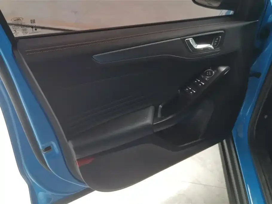 Ford Focus 2023 из CN, фото 6