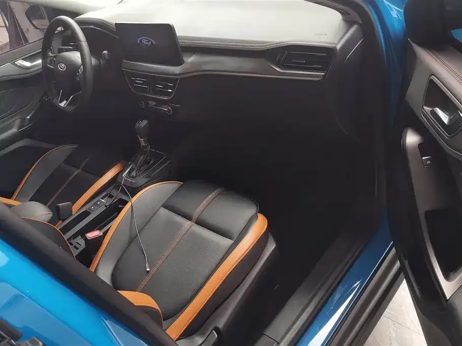Ford Focus 2023 из CN, фото 8