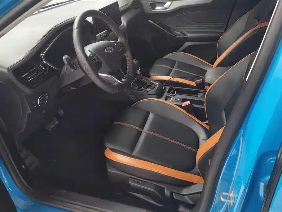 Ford Focus 2023 из CN, фото 4