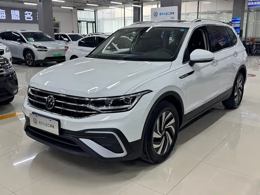 Volkswagen Tiguan L — фото 1