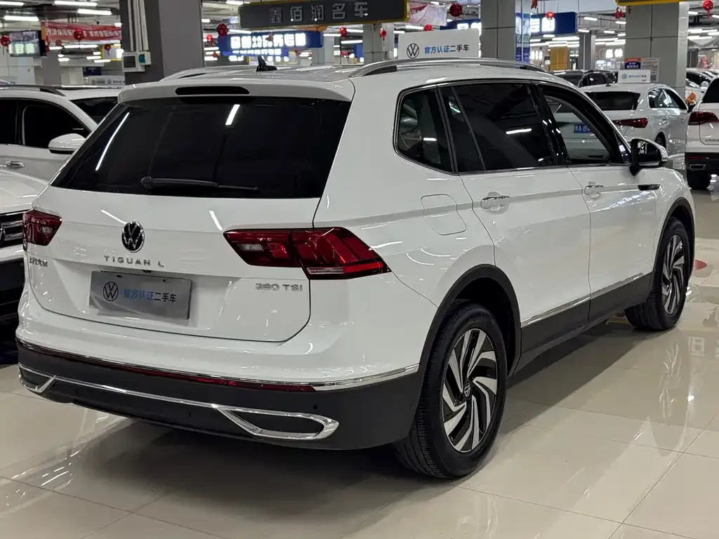 Volkswagen Tiguan L — фото 8