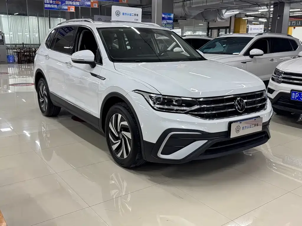 Volkswagen Tiguan L — фото 3