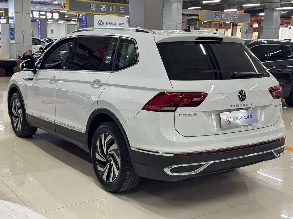 Volkswagen Tiguan L — фото 9