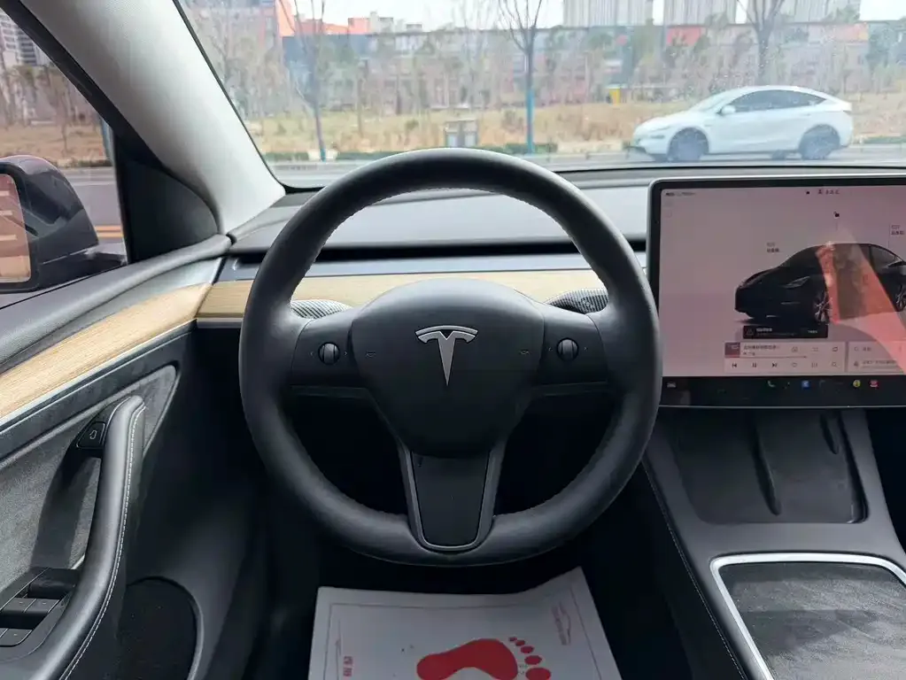 Tesla Model Y — фото 5