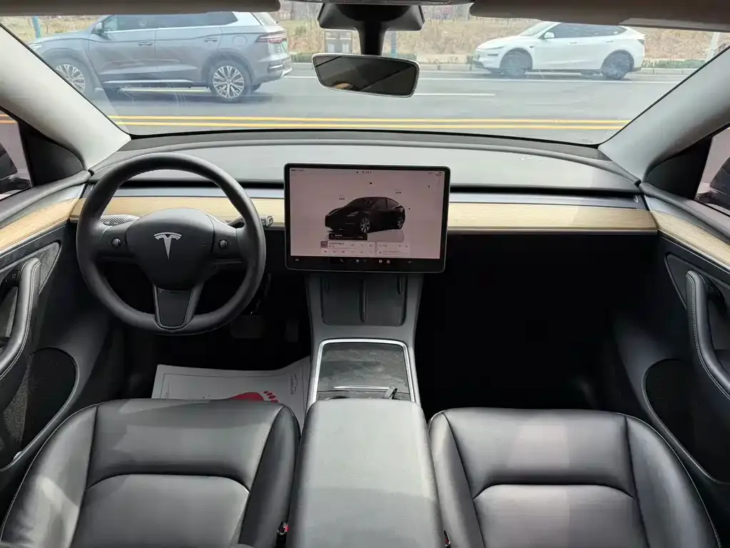 Tesla Model Y — фото 4