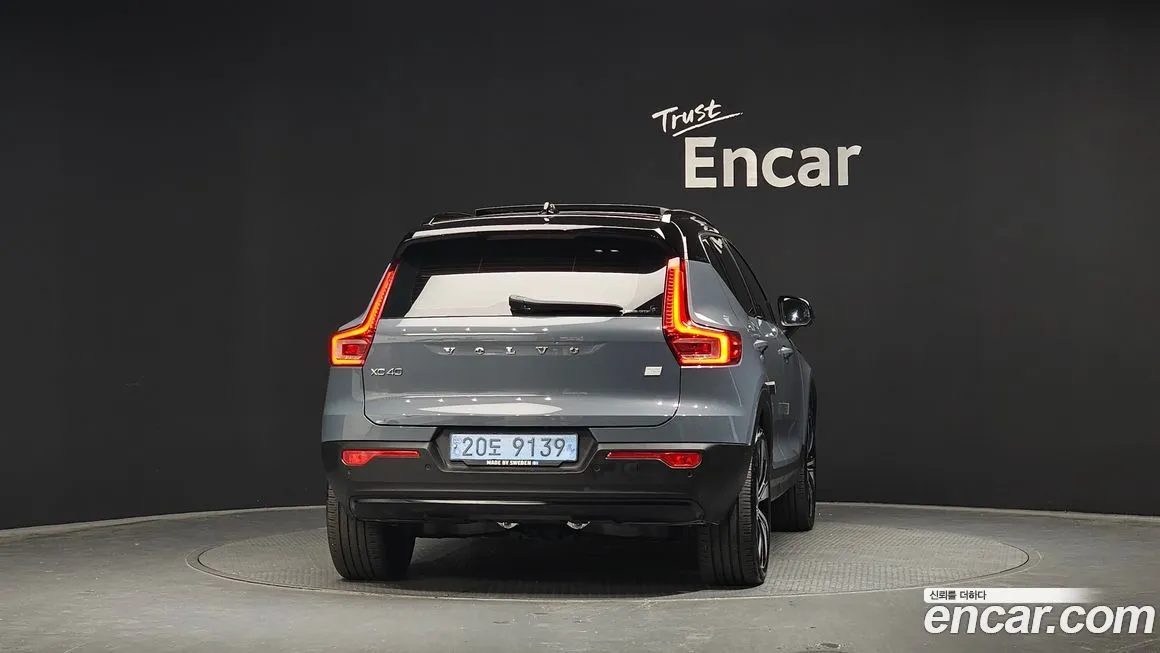Volvo XC40 — фото 10