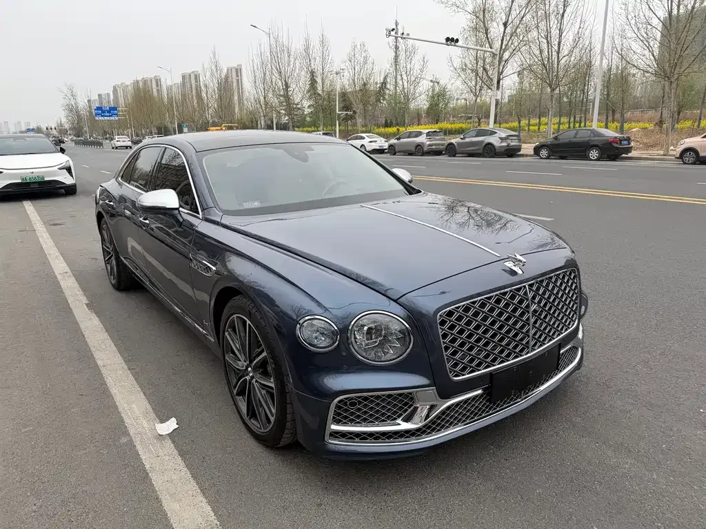 Bentley Flying Spur PHEV — фото 6