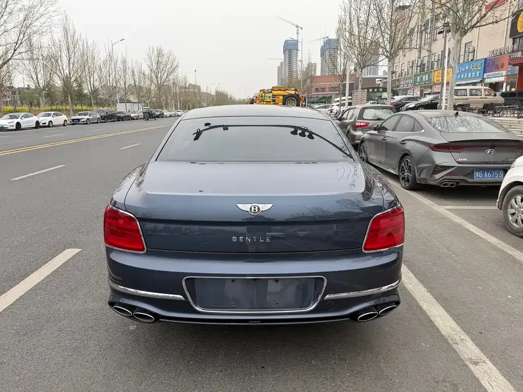 Bentley Flying Spur PHEV — фото 4