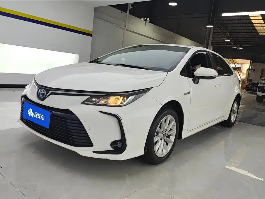 Toyota Corolla — фото 1