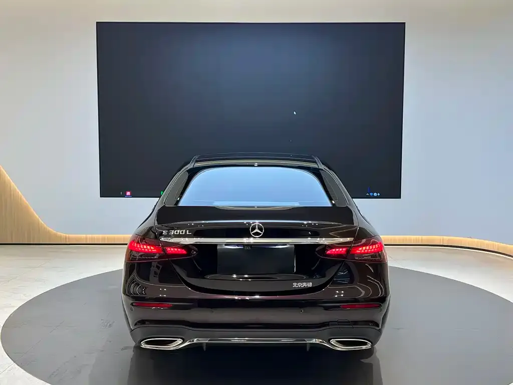 Mercedes-Benz E-Class — фото 2