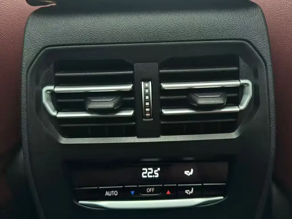 BMW 3 Series 2022 из CN, фото 2