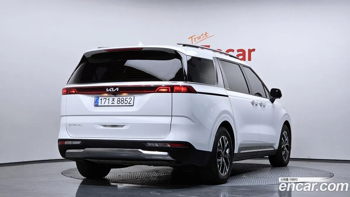 Kia Carnival — фото 2