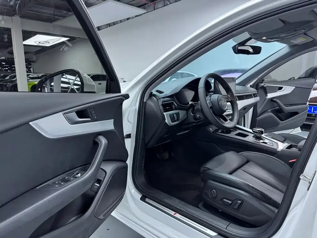 Audi A4L 2022 из CN, фото 8