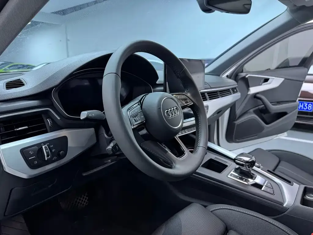 Audi A4L 2022 из CN, фото 6