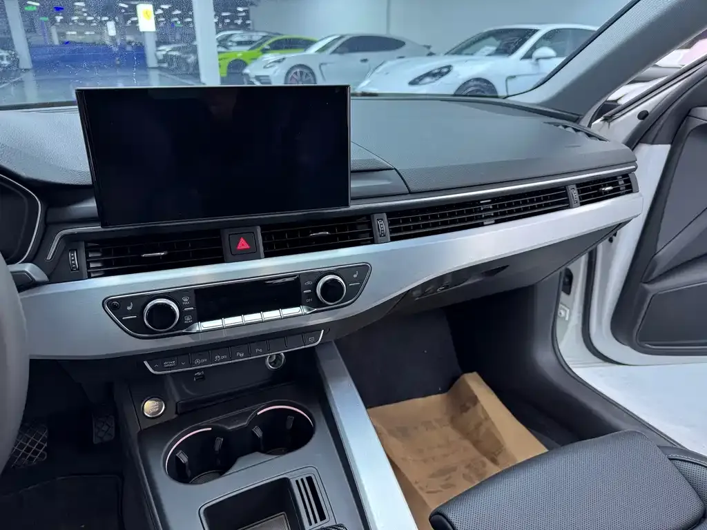Audi A4L 2022 из CN, фото 9
