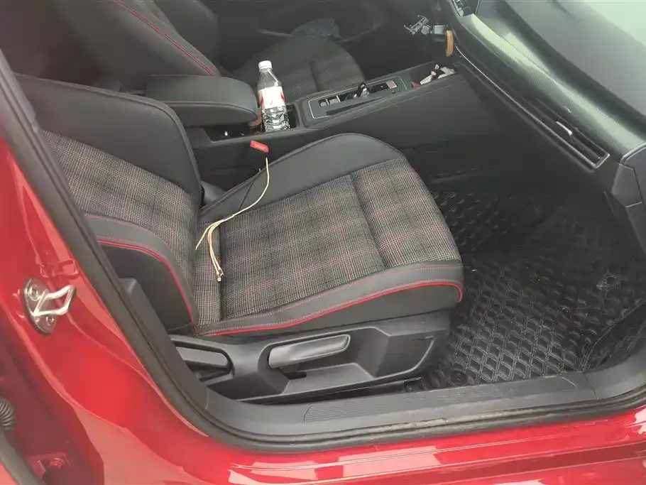 Volkswagen Golf GTI — фото 7