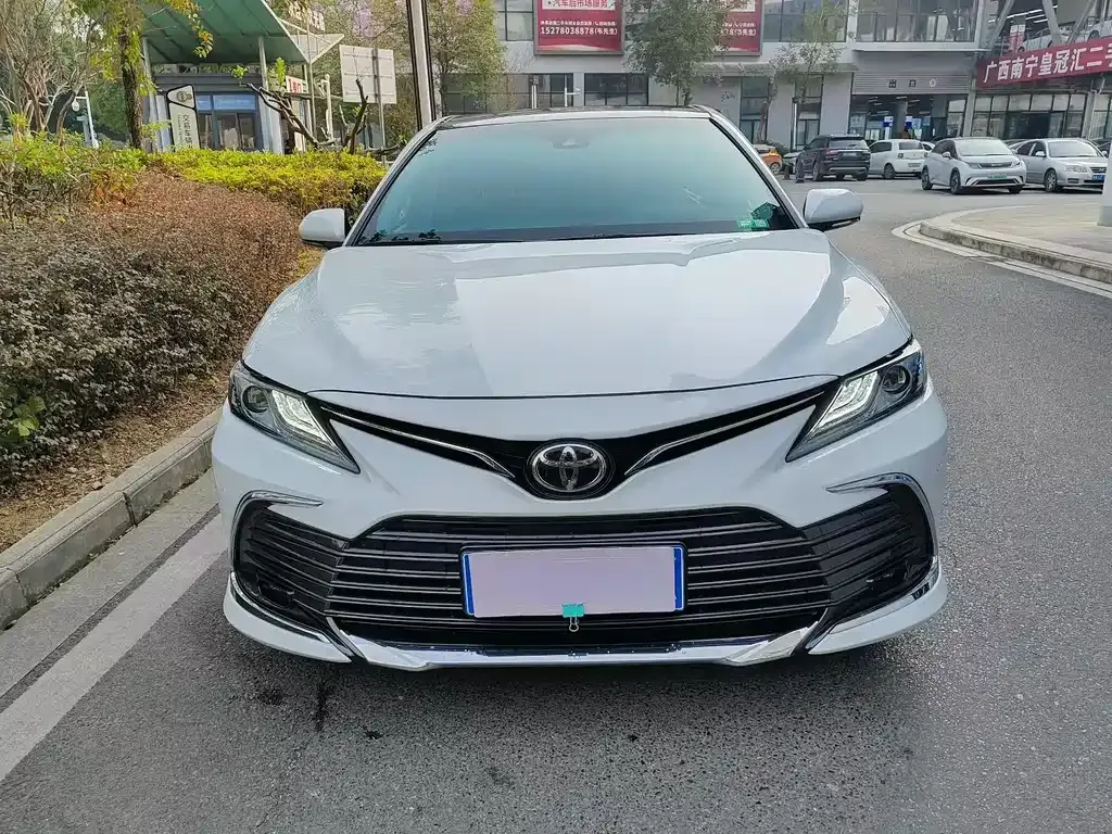 Toyota Camry — фото 7