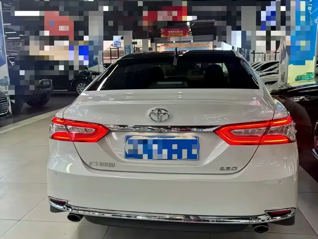 Toyota Camry — фото 3