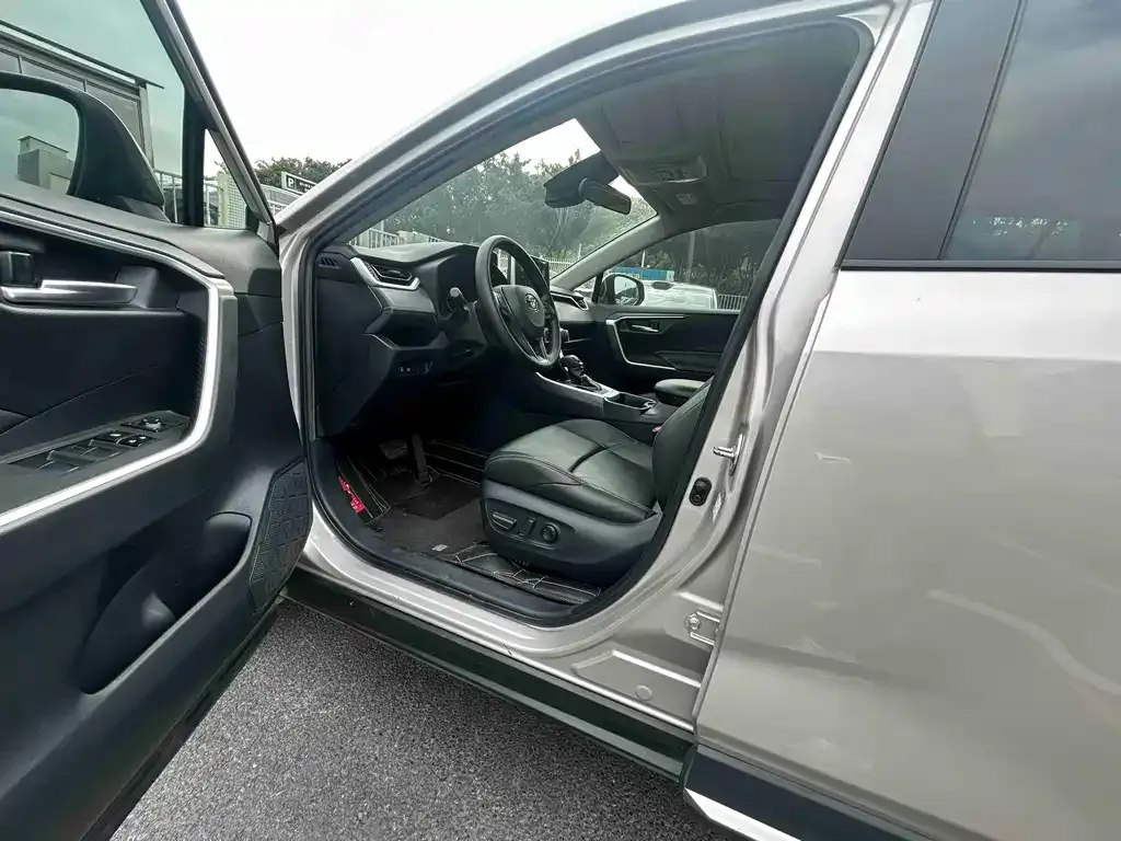 Toyota Wildlander 2021 из CN, фото 6