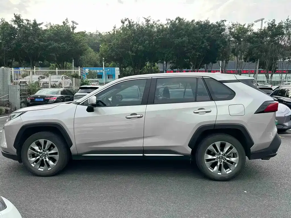 Toyota Wildlander 2021 из CN, фото 4