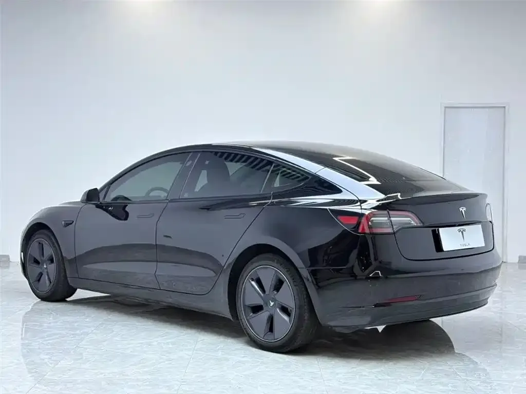 Tesla Model 3 — фото 9