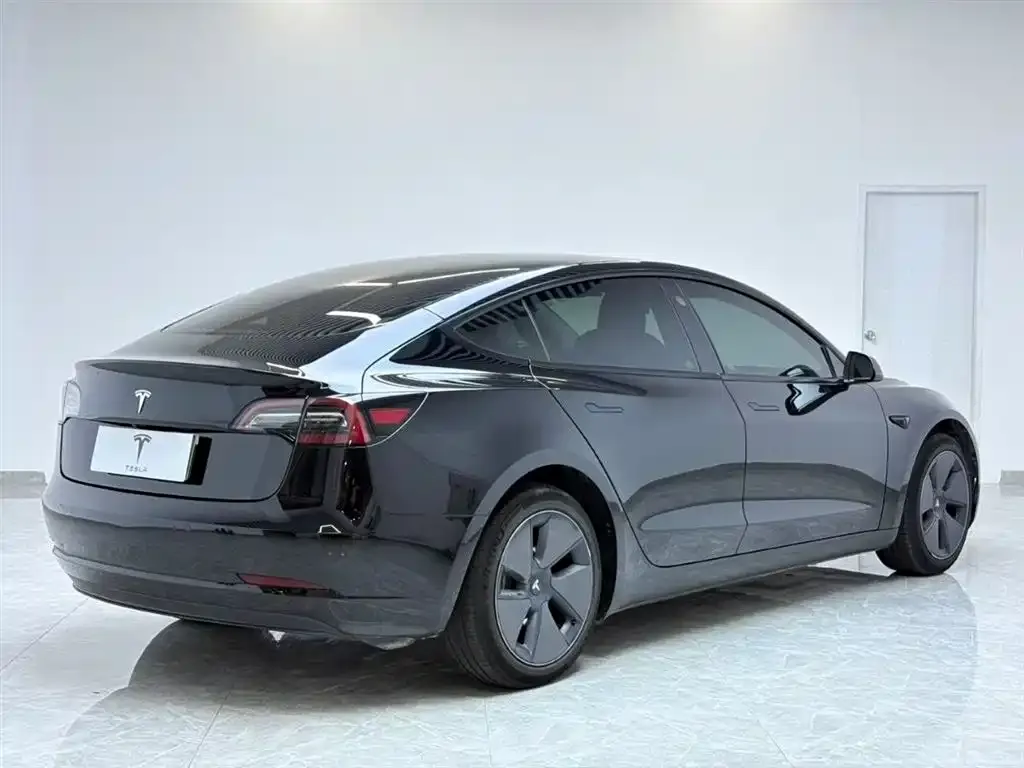 Tesla Model 3 — фото 7