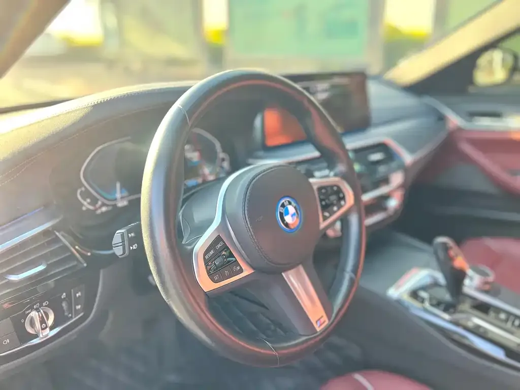 BMW 5 Series New Energy — фото 3