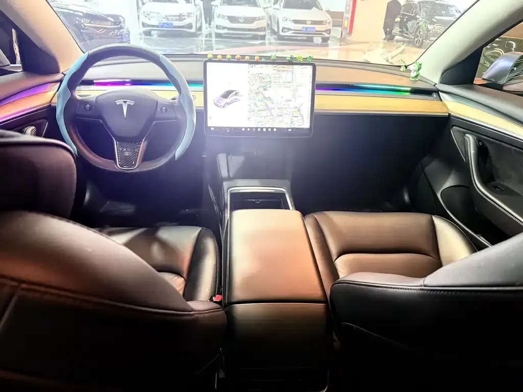 Tesla Model 3 — фото 9