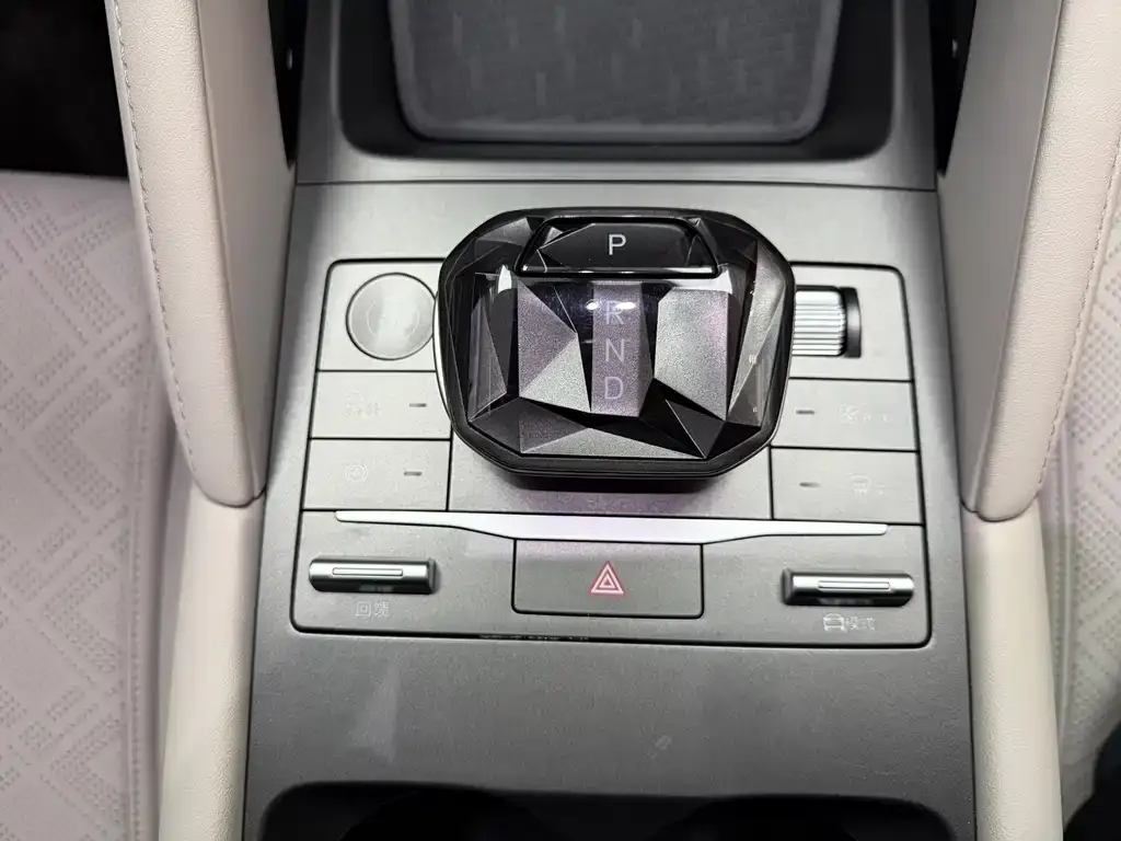 BYD Yuan UP 2025 из CN, фото 3