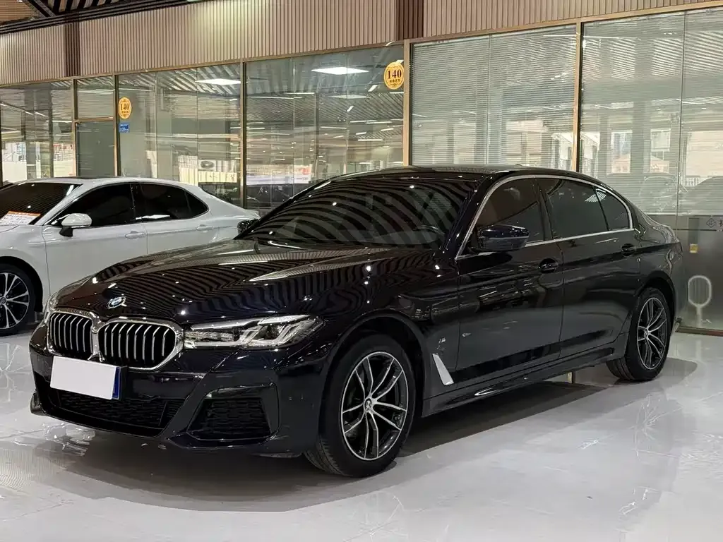 BMW 5 Series — фото 1