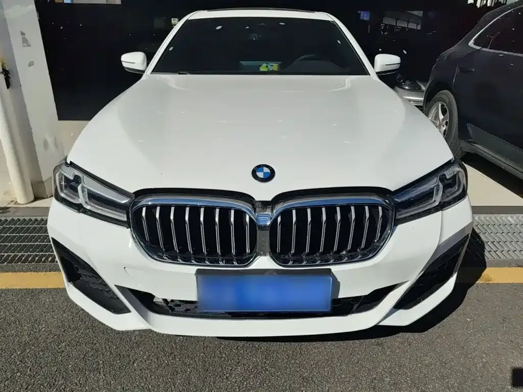 BMW 5 Series — фото 1