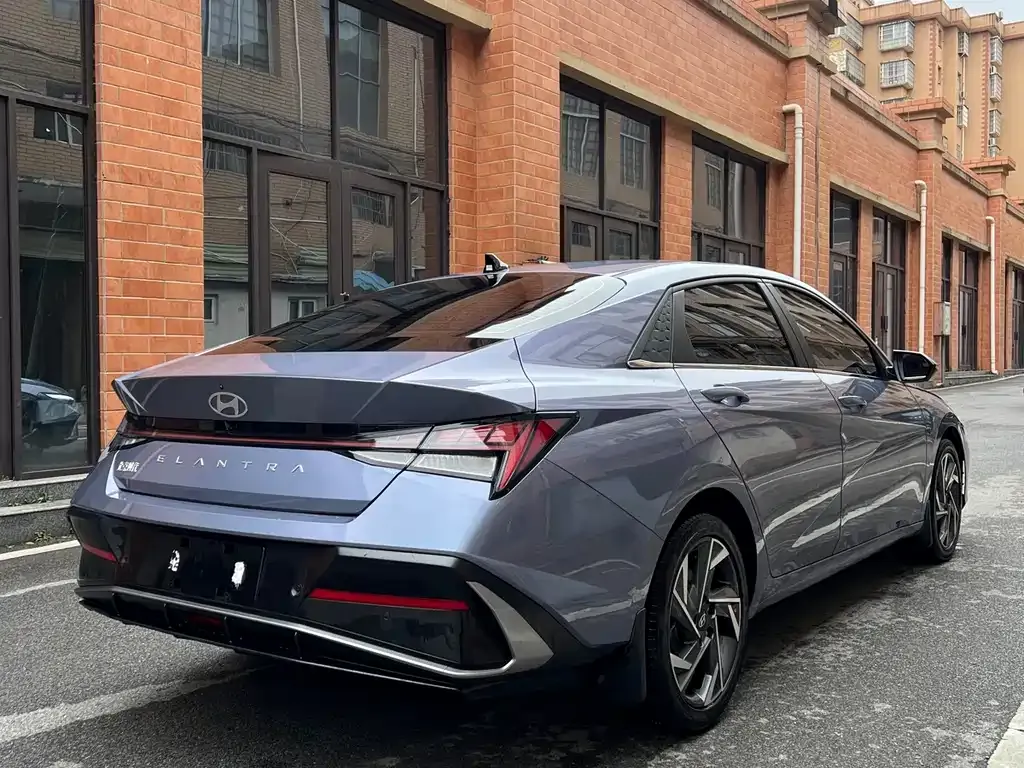 Hyundai Elantra — фото 10