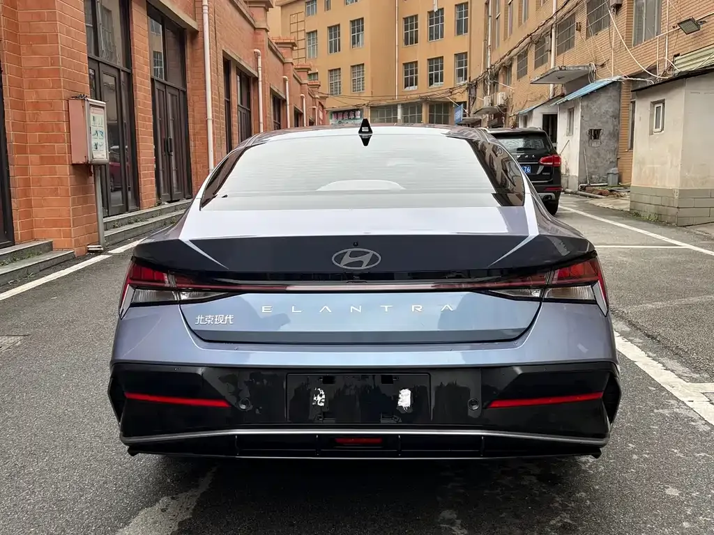 Hyundai Elantra — фото 9