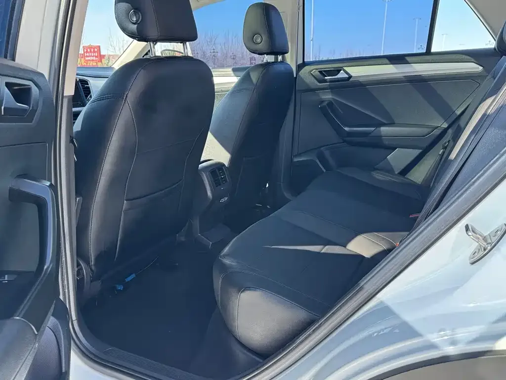 Volkswagen T-Roc 2023 из CN, фото 9
