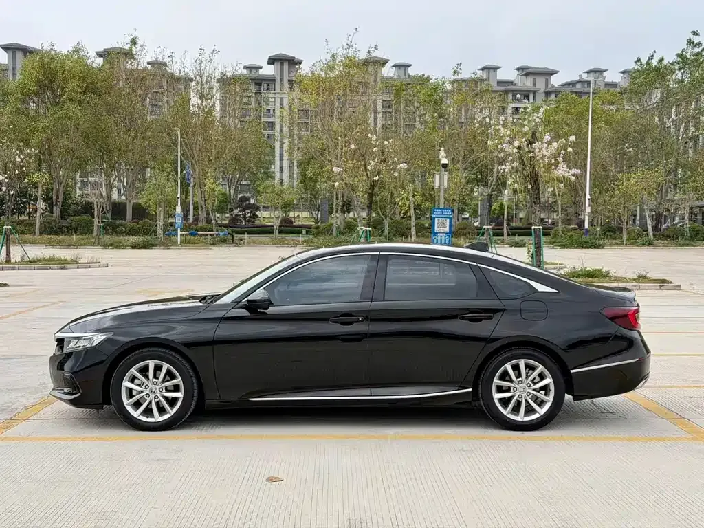 Honda Accord — фото 10