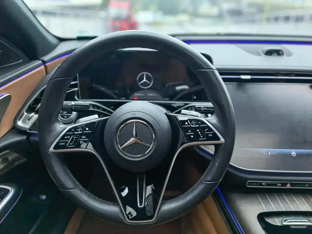 Mercedes-Benz E-Class — фото 2