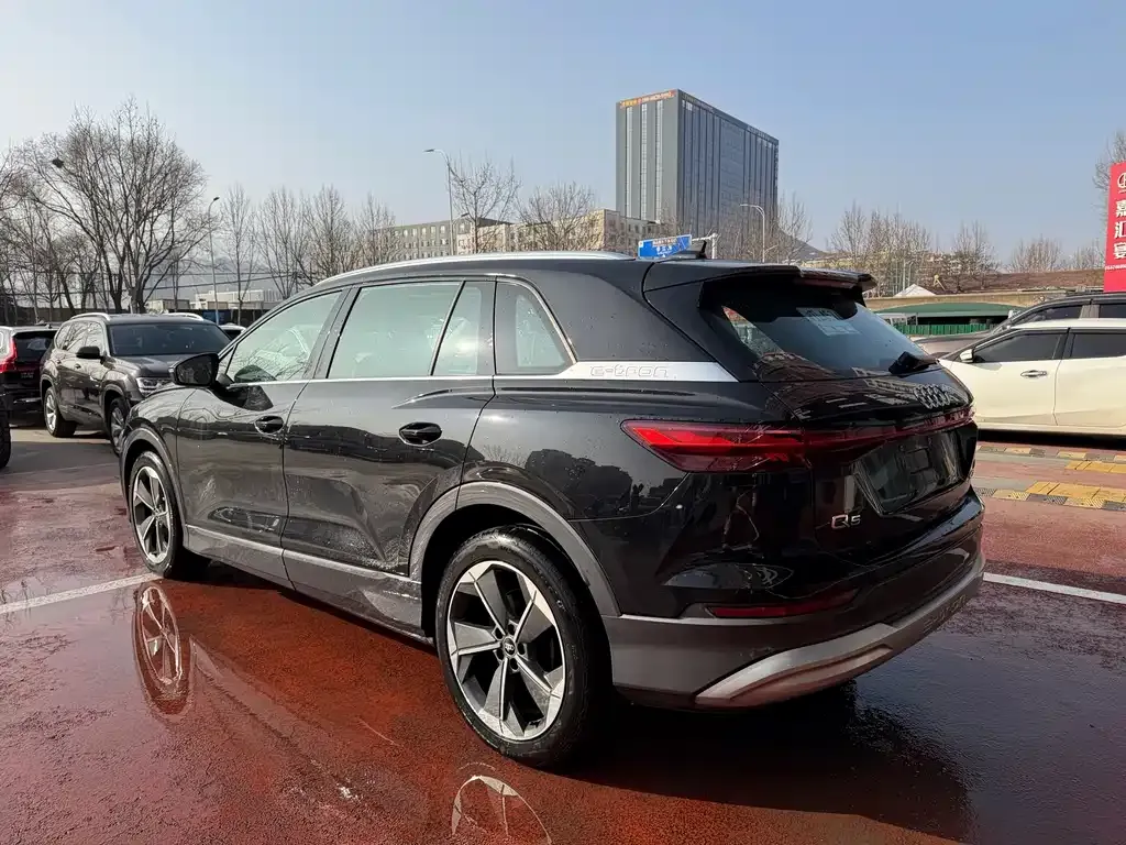 Audi Q5 e-tron — фото 10