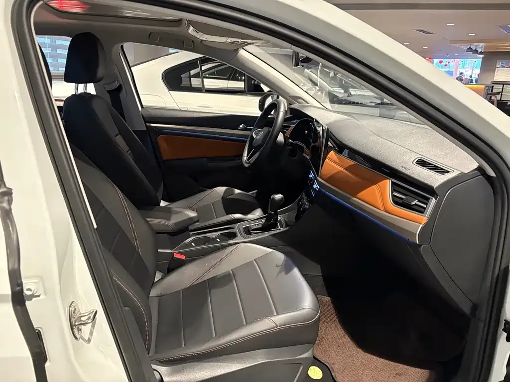 Volkswagen Bora 2024 из CN, фото 4