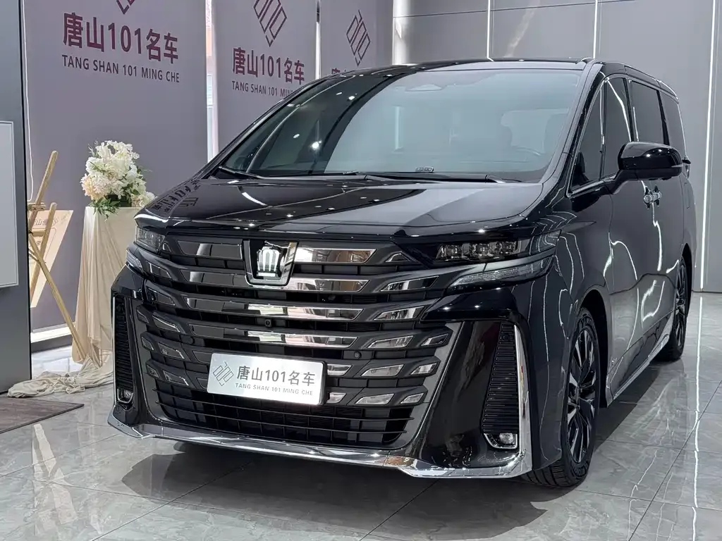 Toyota Vellfire — фото 1