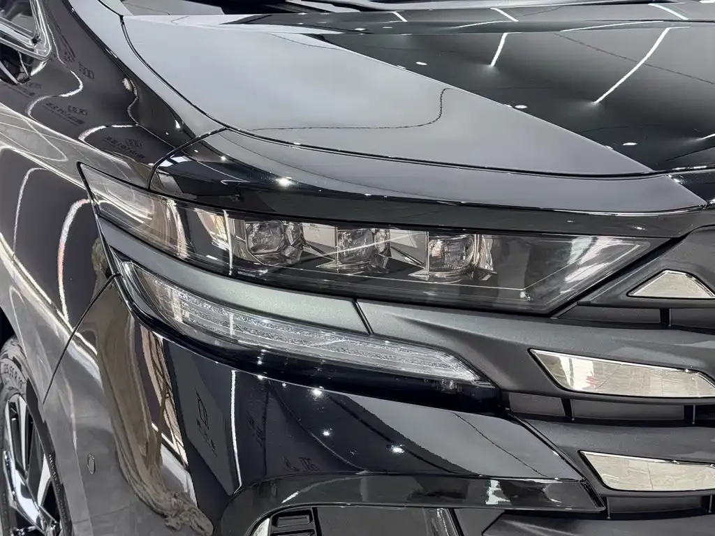 Toyota Vellfire — фото 3