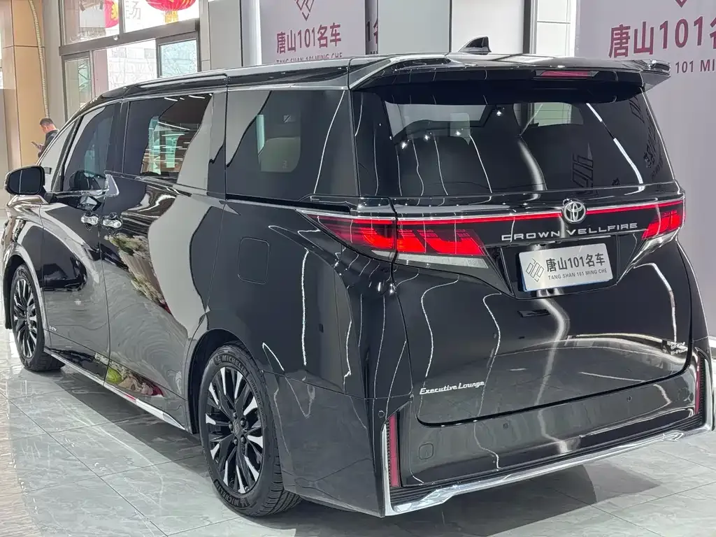 Toyota Vellfire — фото 8
