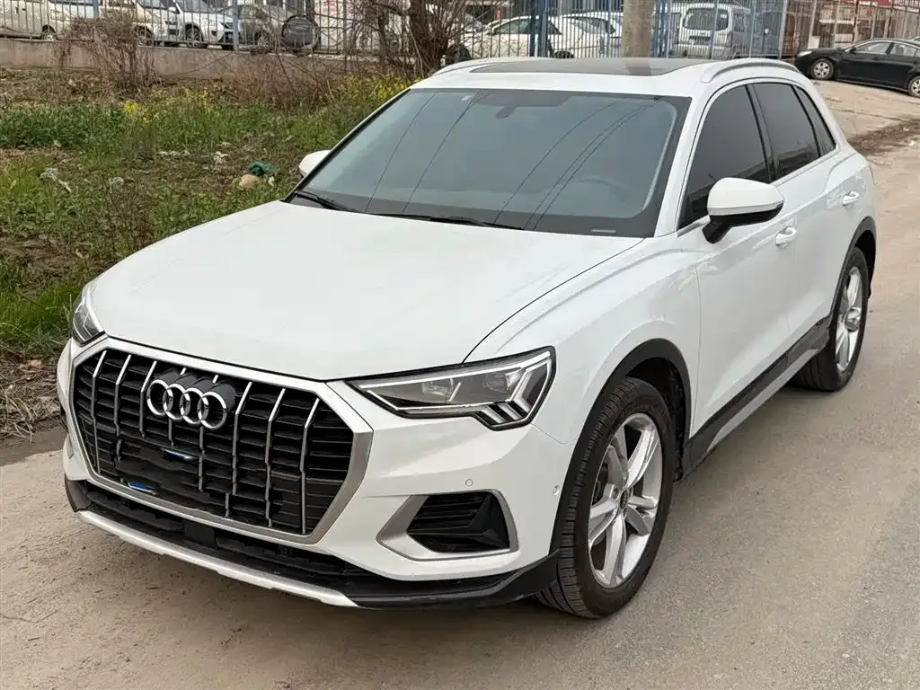 Audi Q3 — фото 1
