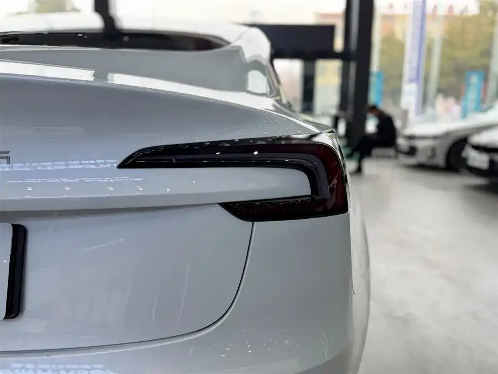 Tesla Model 3 — фото 2