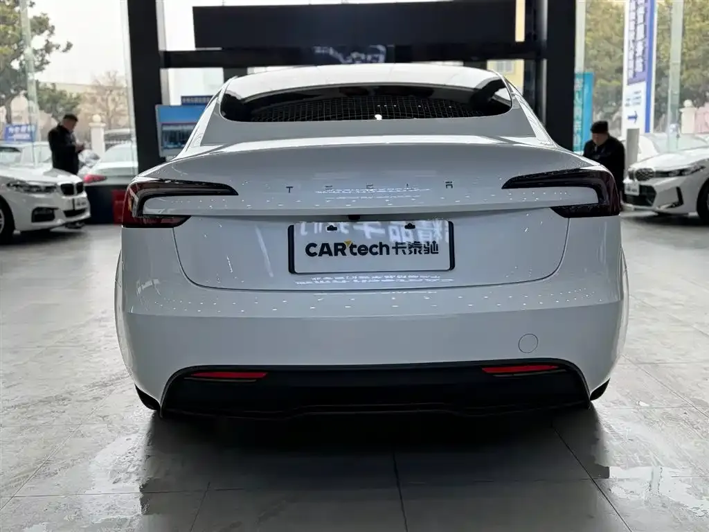 Tesla Model 3 — фото 4