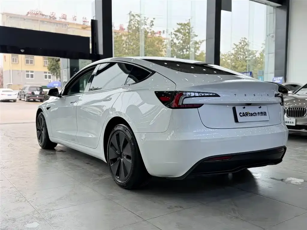 Tesla Model 3 — фото 3