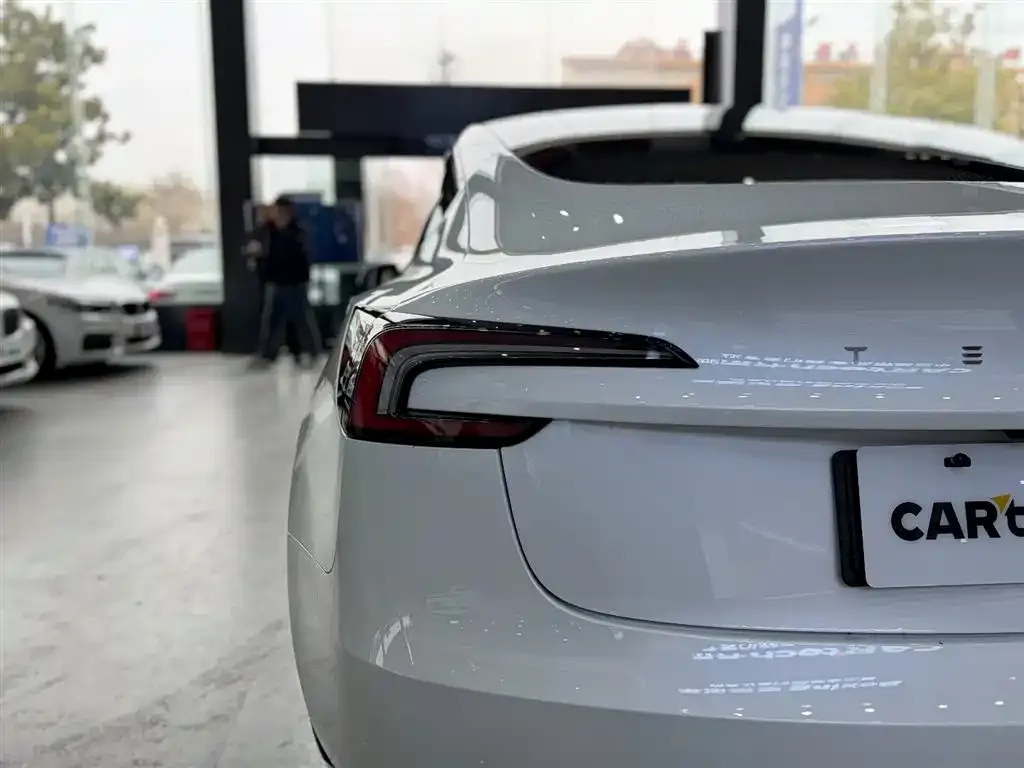 Tesla Model 3 — фото 6