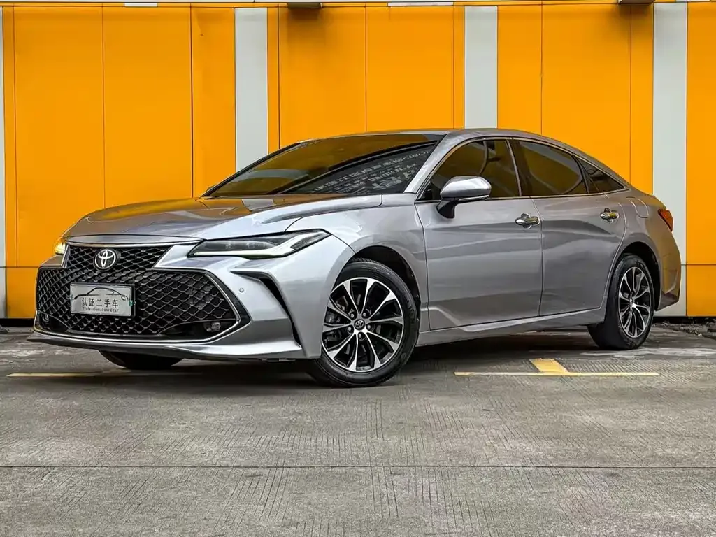 Toyota Avalon — фото 1